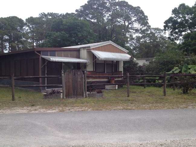 Building Photo - Hibiscus Mobile Haven