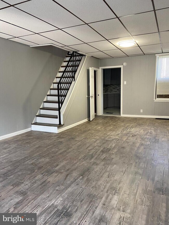 Building Photo - 2523 S Darien St