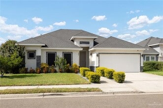 Building Photo - 13 Garden Ridge Ave