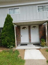 Building Photo - 19 Denlar Dr