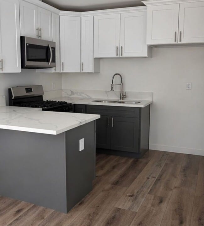 Building Photo - 1020 Dennis Ave