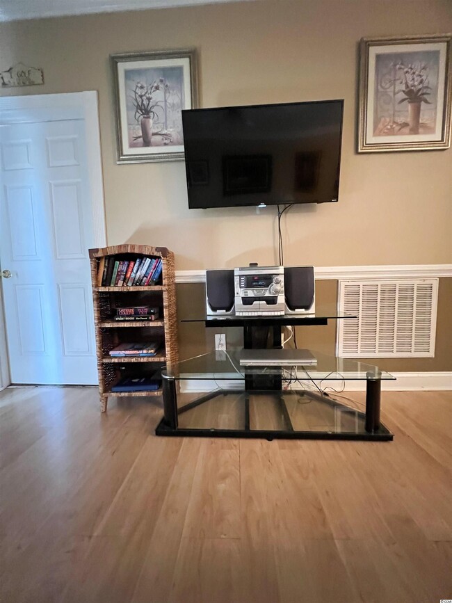 Foto del edificio - 4880 Dahlia Ct
