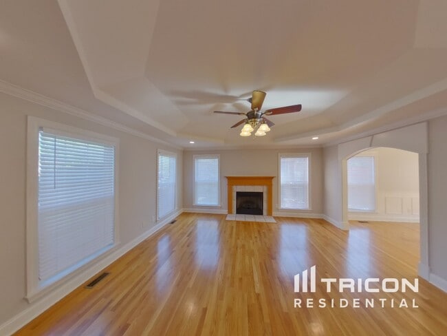 Building Photo - 4412 Spring Cove Dr
