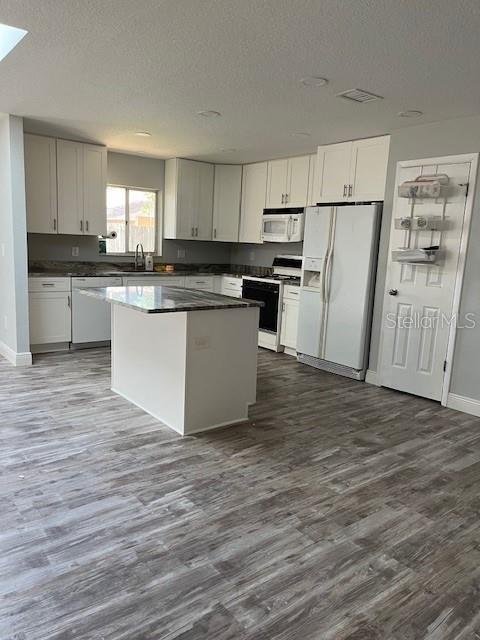 Building Photo - 325 Redwing Way