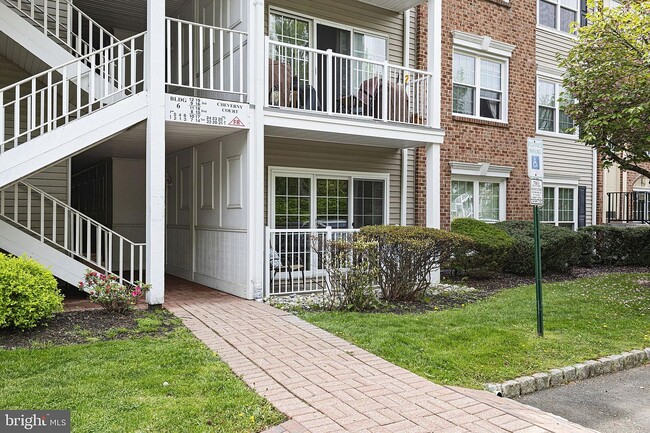 Building Photo - 14 Cheverny Ct