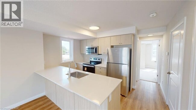 Photo du bâtiment - 410 Northfield Dr W