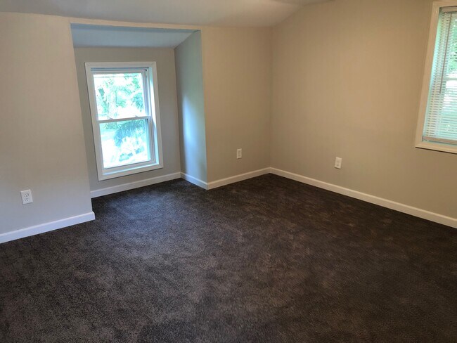 Building Photo - 422 S Talley Ave