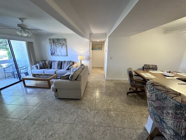 Building Photo - 441 Moser Ave