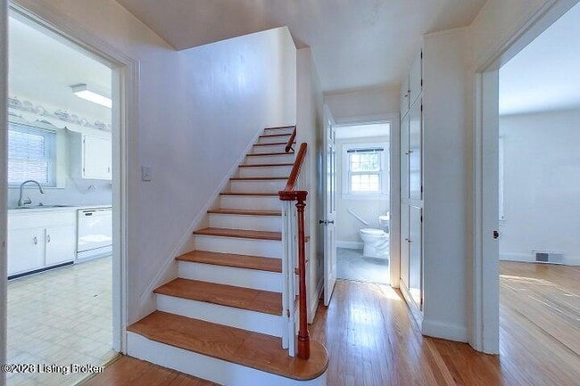 Building Photo - 2126 Lancashire Ave