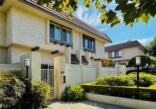 Building Photo - 848 W Huntington Dr