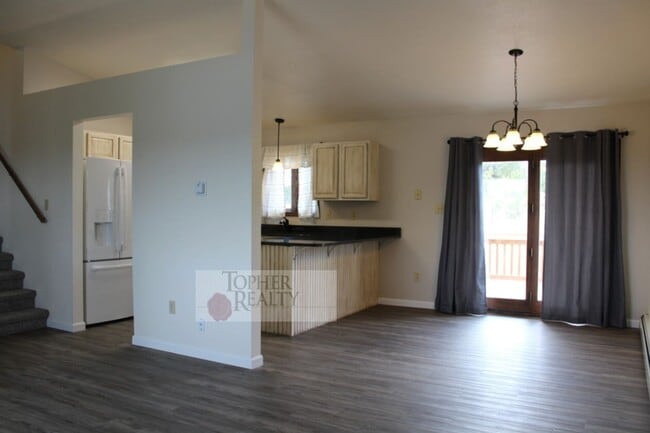 Building Photo - 3 Cambridge Ct