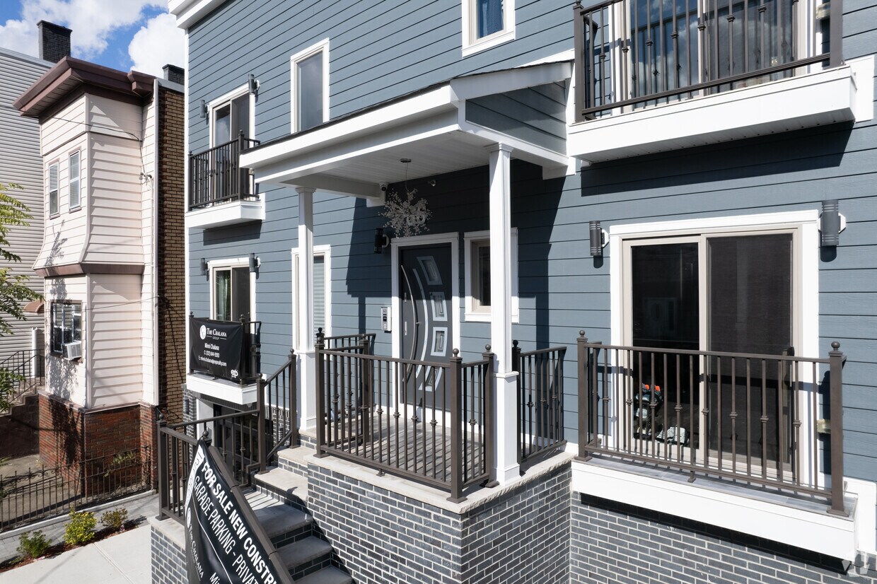 Entrada - 66 Poplar St