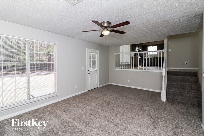 Building Photo - 4014 Robin Cir