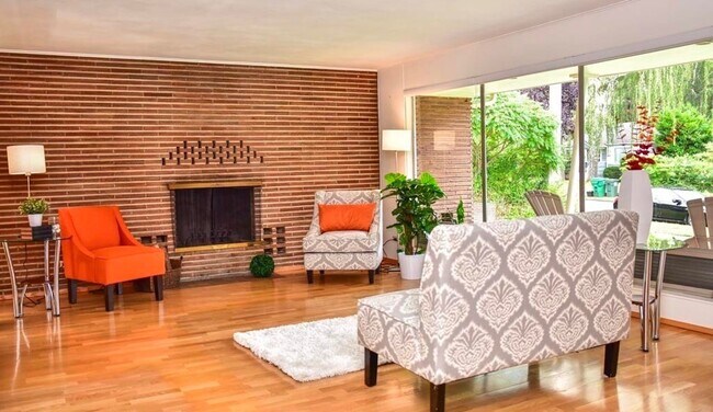 Building Photo - Laurelhurst Home