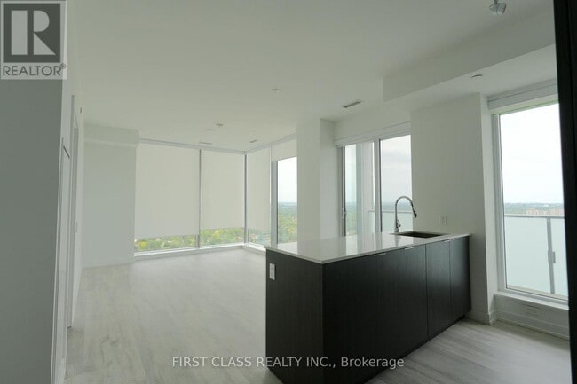 Building Photo - 7-2807 Golden Lion Heights