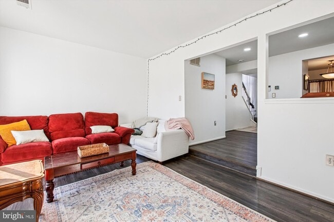 Foto del edificio - 8703 Village Green Ct