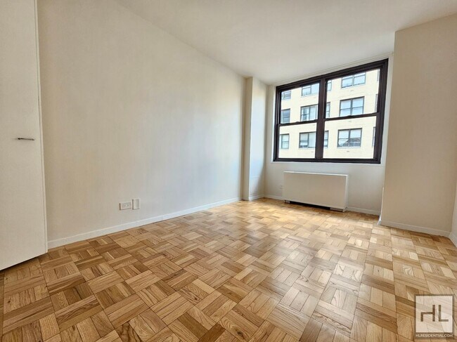 Foto del edificio - EAST 49 STREET