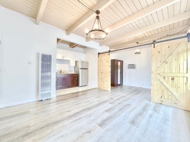 Building Photo - 1022 Wilcox Ave