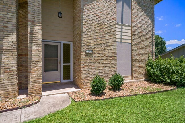 Foto del edificio - 4 Bedroom/2.5 Bath Red Horse Manor Subdivi...