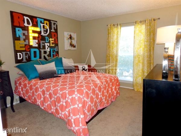 Building Photo - 9207 Bridlewood Ln
