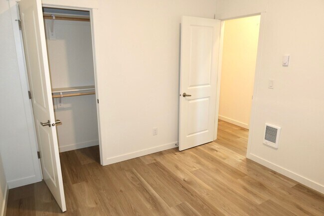 Building Photo - 6615 Devon Ave SE