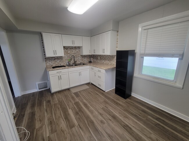 Foto del edificio - 2381 Lakewood Ave