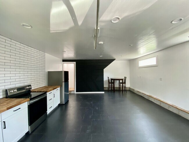 Cocina y sala de estar - 531 Burleigh Ave