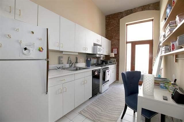 Foto del edificio - 1015 Grand St
