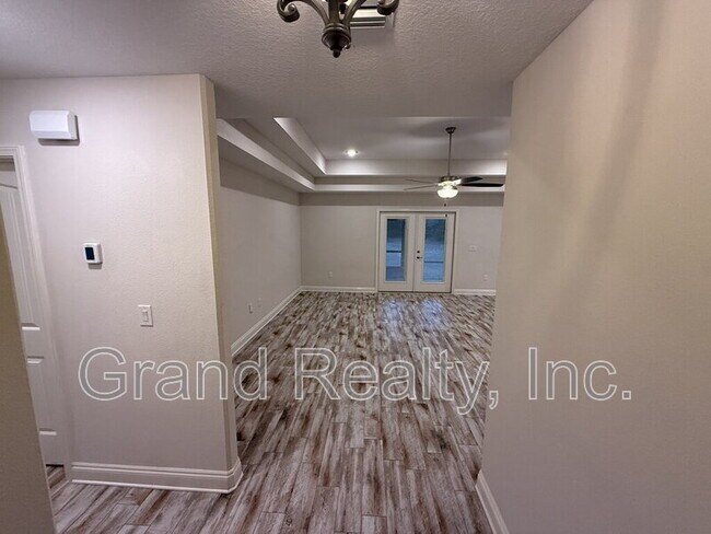 Building Photo - 4999 Creekside Ln