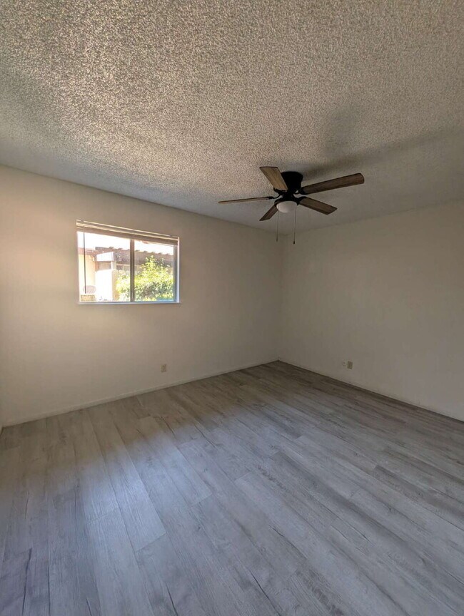Foto del edificio - Charming 2-Bedroom Retreat in Visalia's Heart!