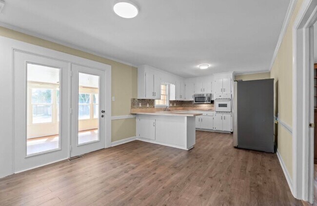 Foto del edificio - 4149 Woodcrest Rd