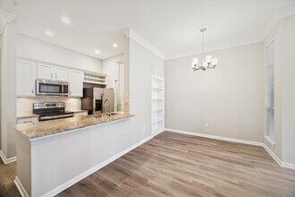Building Photo - 5353 Memorial Dr