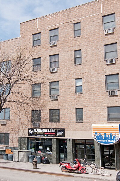 Foto del edificio - 667 Meeker Ave