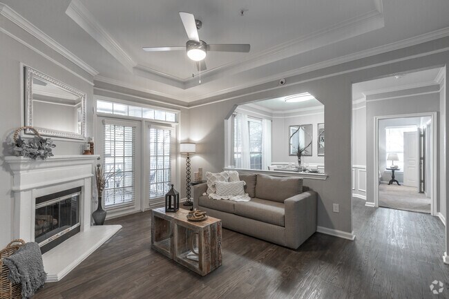 2 habitaciones, 2 baños - 1170 pies cuadrados - Sala de estar - The Point At Deerfield Apartments