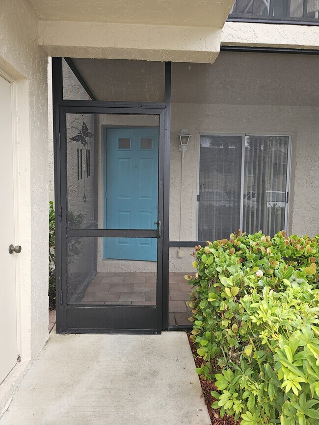 Foto del edificio - 4140 Looking Glass Ln