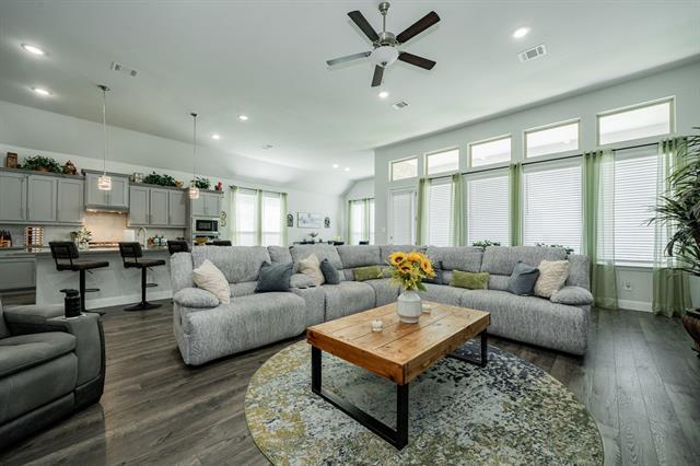 Foto del edificio - 4130 Yellow Jasmine Ln