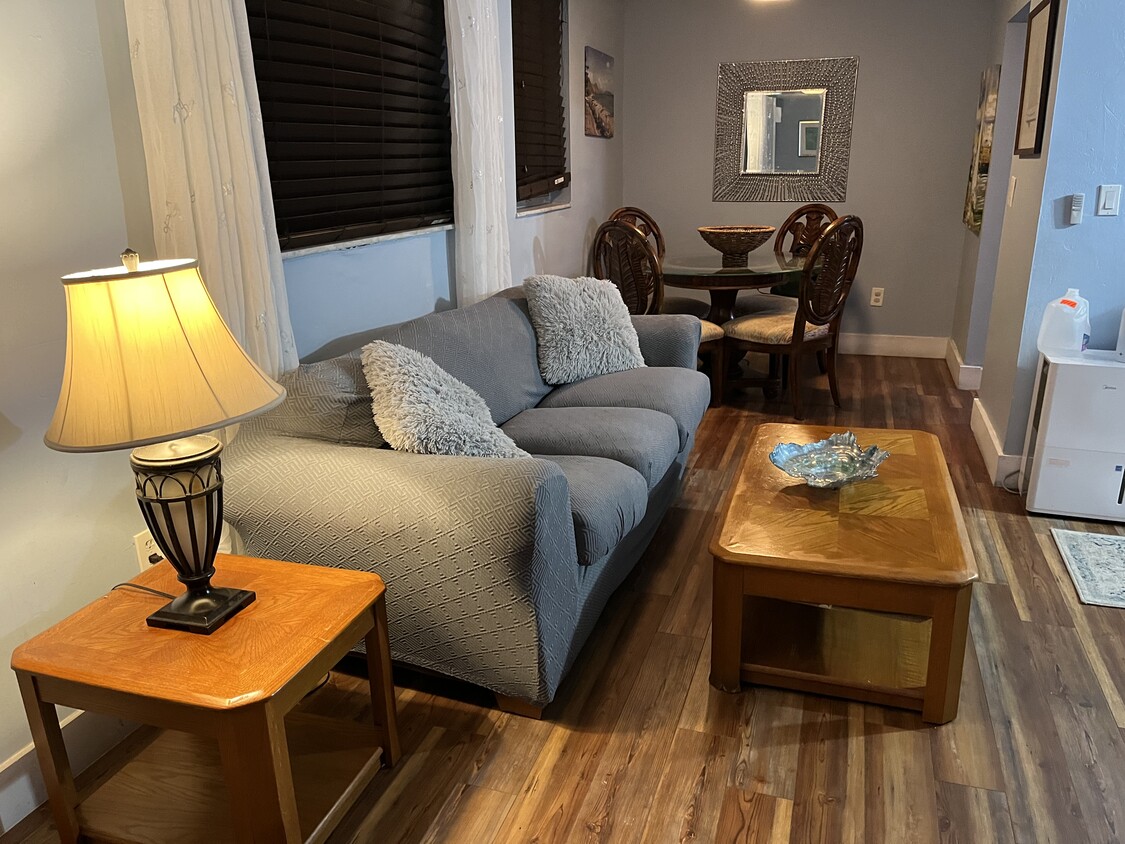 Living room and dining room - 7900 Tatum Waterway Dr