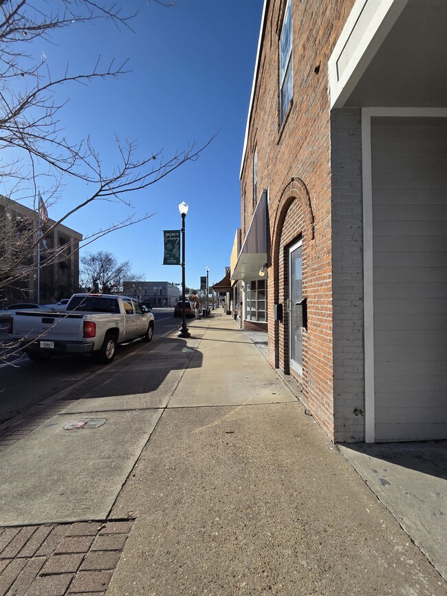 Building Photo - 131 N Jefferson St