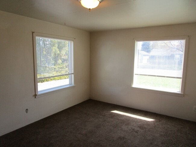 Building Photo - 0352