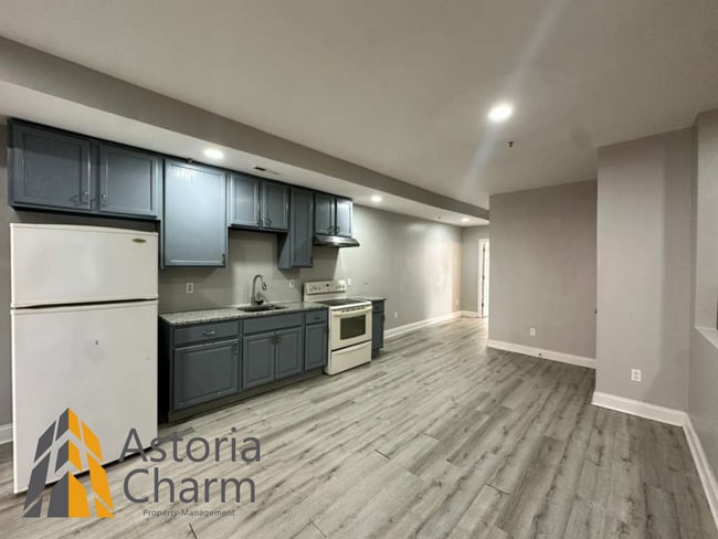 Building Photo - 1918 N Charles St