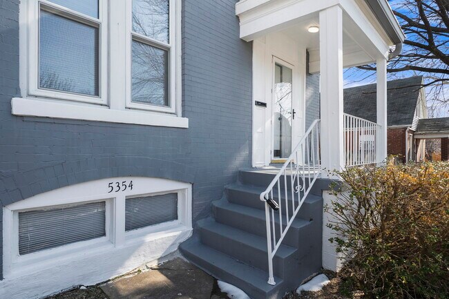 Foto del edificio - 5354 Gilson Ave