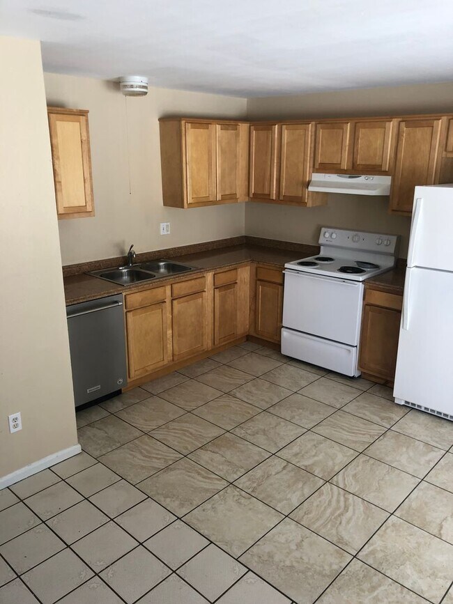 Building Photo - Coming-Soon- 4BR/2BA SINGLE FAMILY HOME