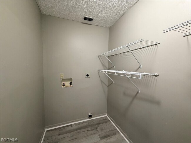 Foto del edificio - 823 Gleason Pkwy