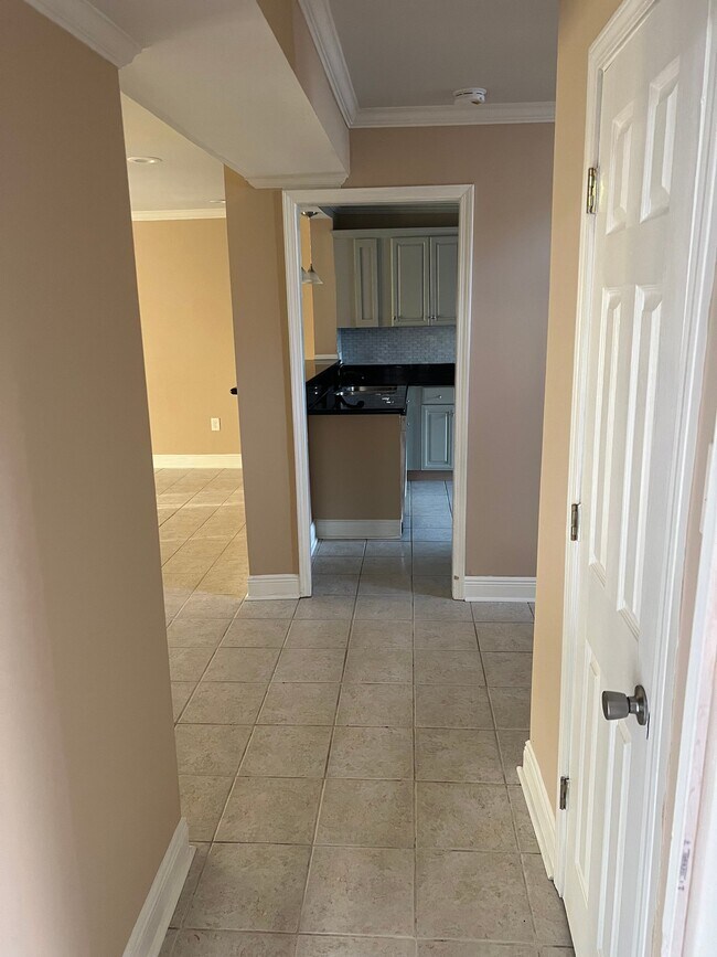 Building Photo - 5560 Maple Ridge Dr