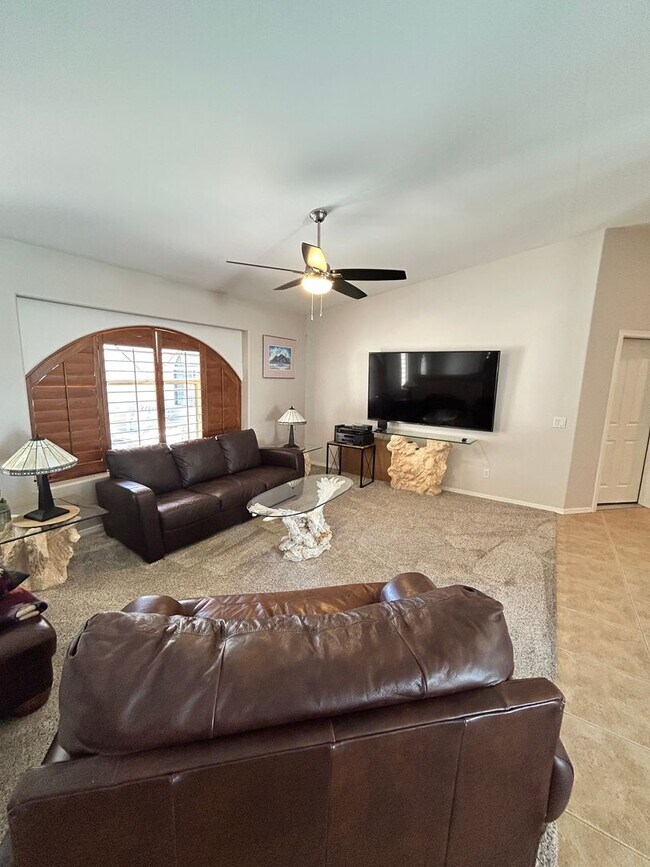 Building Photo - Summer Furnished Pool Home!