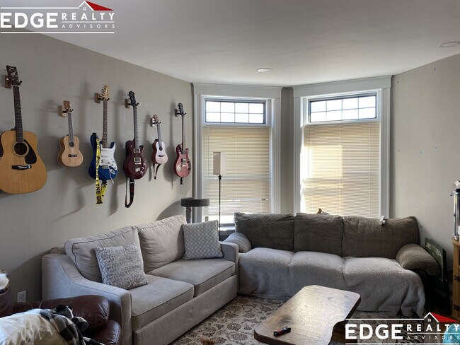 Building Photo - 1914 Beacon St