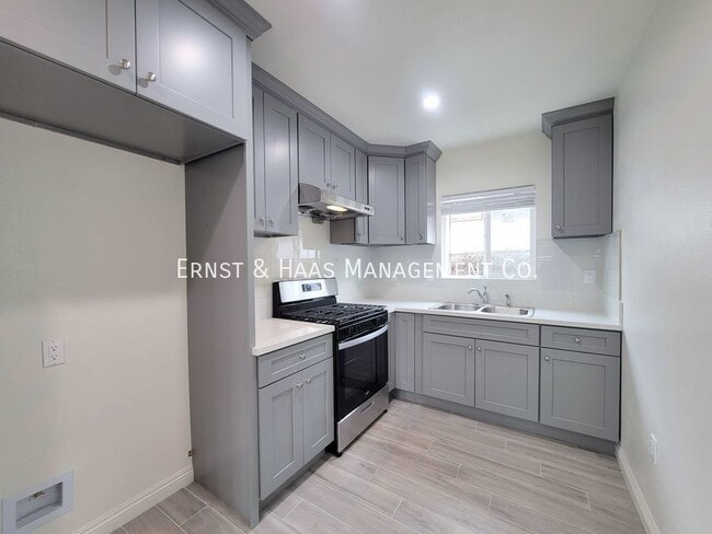 Building Photo - Lovely 2 Bedroom Apartment in Long Beach!