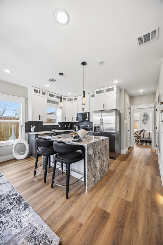 Foto del edificio - 4624 Mayflower St