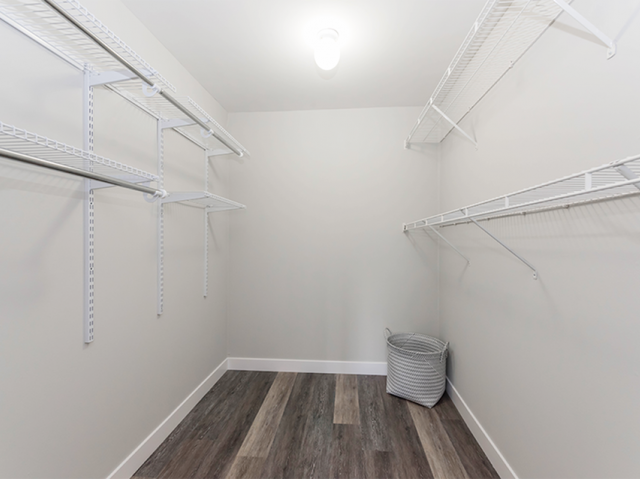 Building Photo - 3 E Delaware Pl