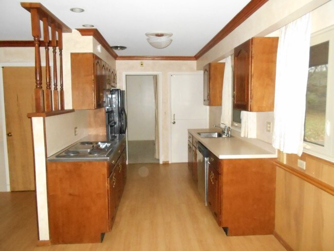 Kitchen - 1410 Fairway Dr